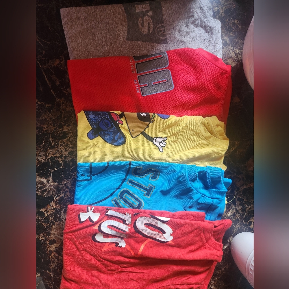 Lot of boys' shirts size Large